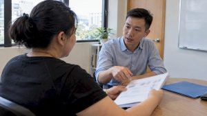 Learner discussing private Mandarin course needs