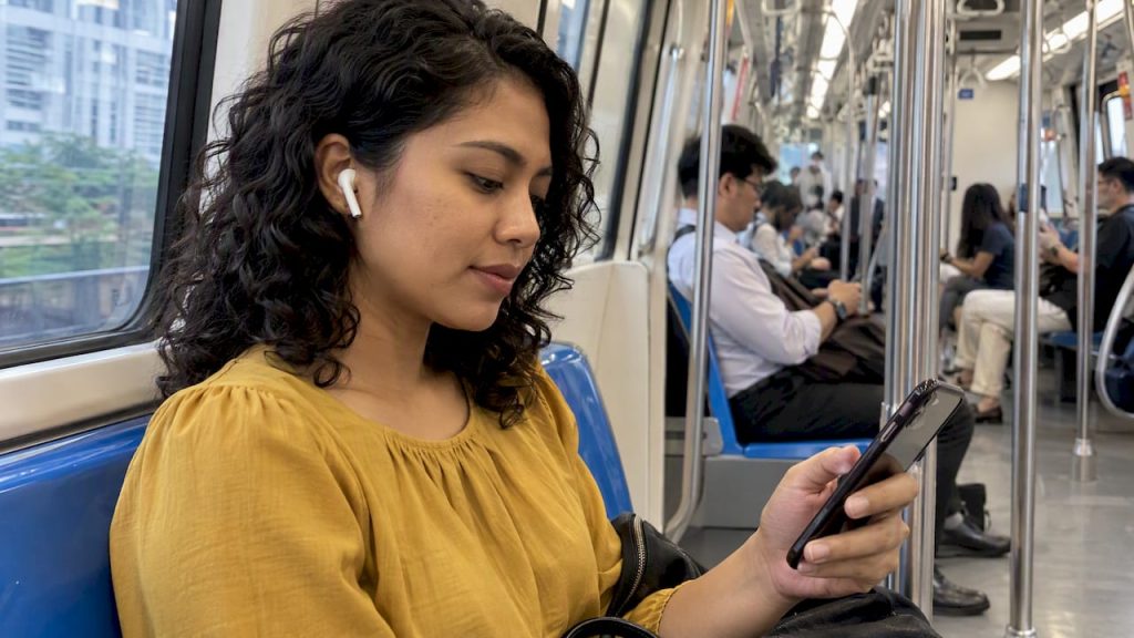 Adult learning Mandarin on a Singapore commute